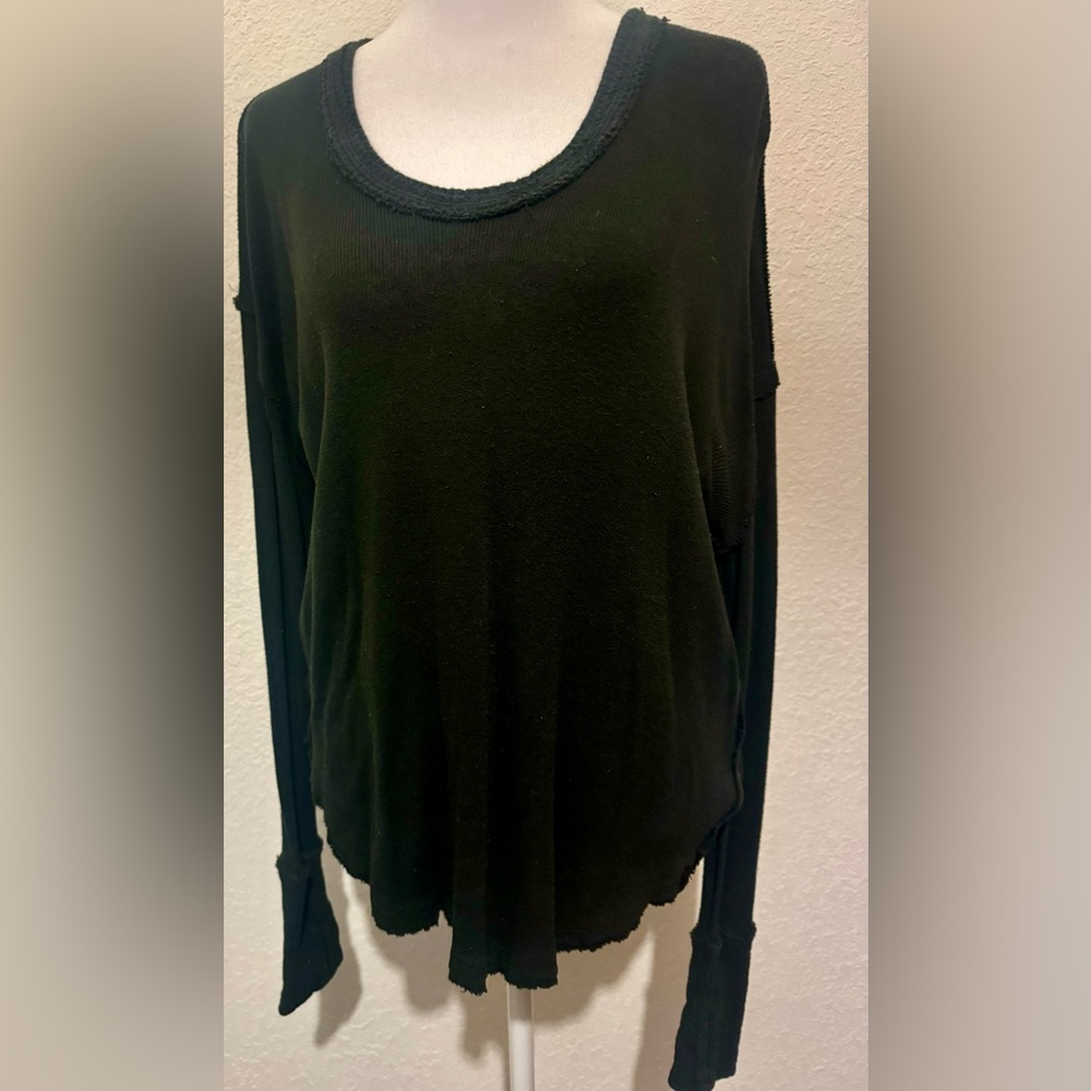 We the Free scoop neck long sleeve cuffed thumbhole black T-Shirt